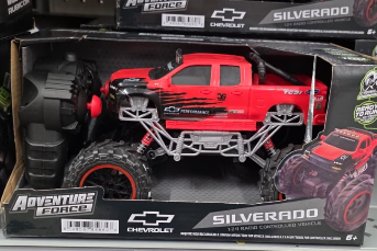 Chevrolet Silverado Adventure Force RC 1:24 – Camioneta Monster Truck Control Remoto Off-Road Alta Suspensión
